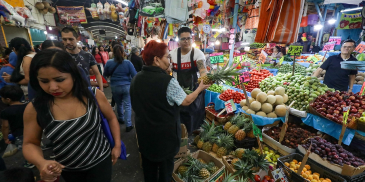 Jitomate, limón, papa y otras frutas y verduras presionan “gravemente” bolsillo de los mexicanos