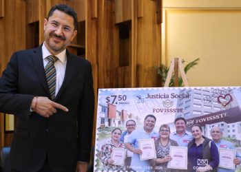 ISSSTE y Correos de México conmemoran justicia social del FOVISSSTE con emisión de timbre postal