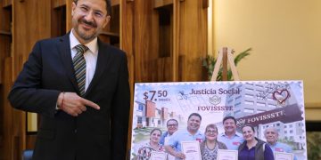 ISSSTE y Correos de México conmemoran justicia social del FOVISSSTE con emisión de timbre postal