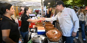 Celebra Toño Astiazarán junto a familias hermosillenses éxito de Taco Fest