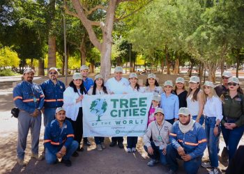 Celebra Toño Astiazarán reconocimiento de Hermosillo como Ciudad Árbol en el Mundo con siembra de guayacanes en el Parque Madero