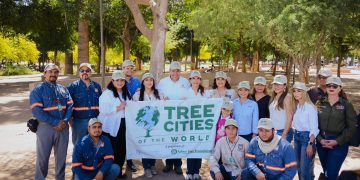 Celebra Toño Astiazarán reconocimiento de Hermosillo como Ciudad Árbol en el Mundo con siembra de guayacanes en el Parque Madero