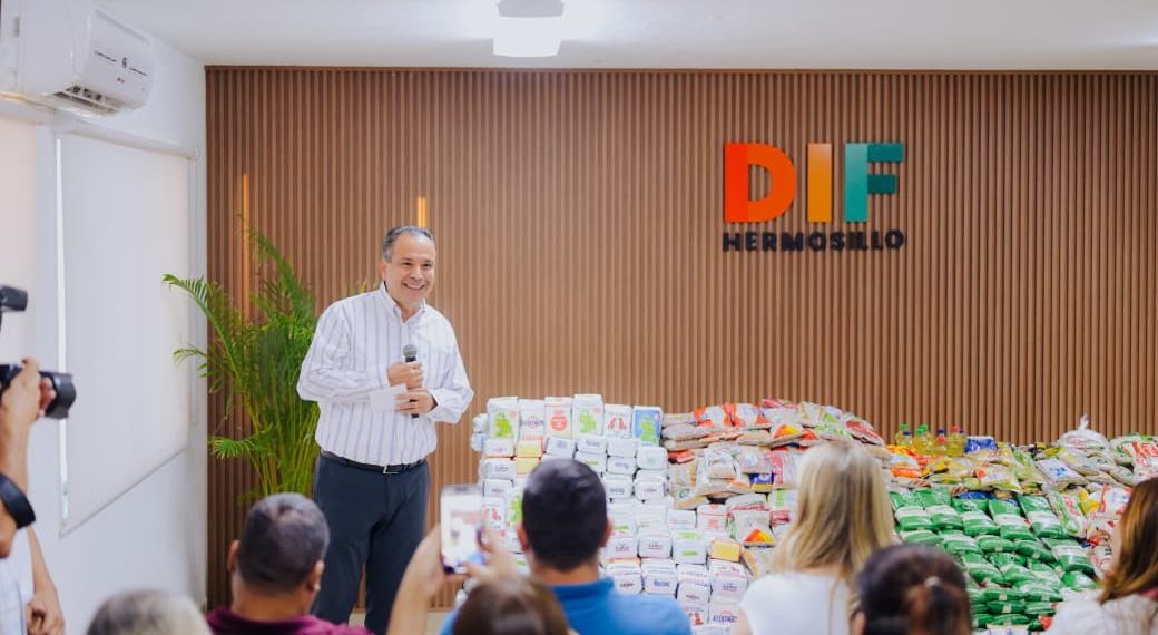 Ayudan Toño Astiazarán y Patty Ruibal a instituciones altruistas con paquetes alimenticios donados en Semana Santa