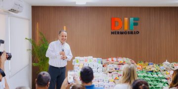 Ayudan Toño Astiazarán y Patty Ruibal a instituciones altruistas con paquetes alimenticios donados en Semana Santa