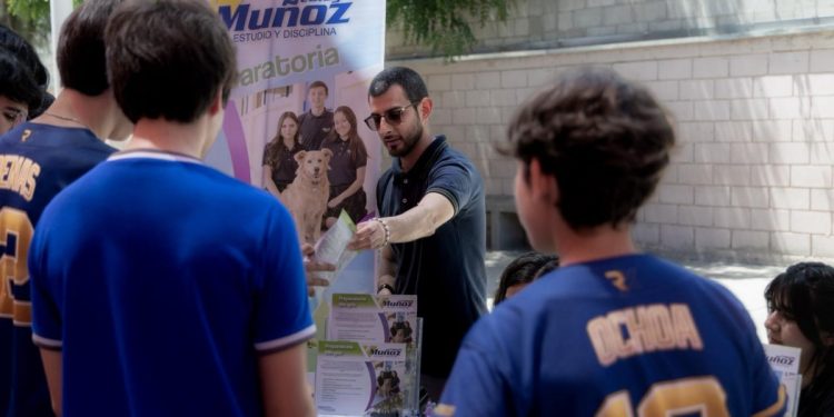 ISJ acerca oferta educativa a estudiantes con Feria Educativa