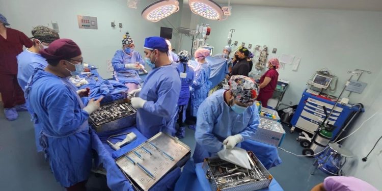 Por primera vez, HG del ISSSTE en Toluca realiza cirugía ortopédica de alta especialidad a paciente de 65 años