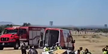 Volcadura en carretera Guaymas–Hermosillo deja varios lesionados graves