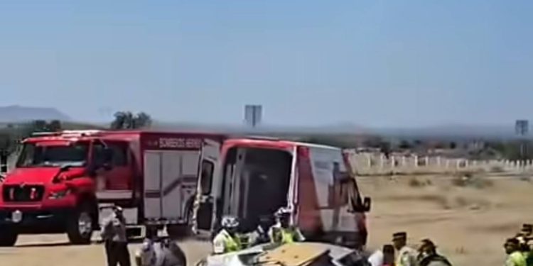 Volcadura en carretera Guaymas–Hermosillo deja varios lesionados graves