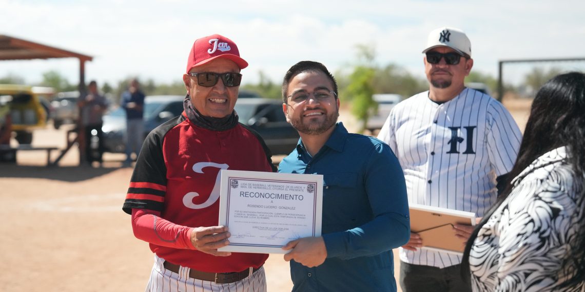 La Aebes vive dos inauguraciones de Ligas de béisbol de veteranos en Hermosillo, la de 50 y 65 años y más.