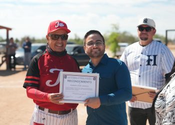 La Aebes vive dos inauguraciones de Ligas de béisbol de veteranos en Hermosillo, la de 50 y 65 años y más.