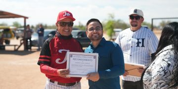 La Aebes vive dos inauguraciones de Ligas de béisbol de veteranos en Hermosillo, la de 50 y 65 años y más.
