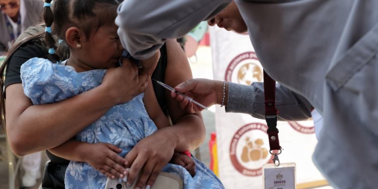 Martí Batres reitera llamado a vacunarse contra el sarampión a población entre los seis meses y los 49 años