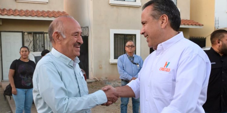 Atiende Toño Astiazarán a vecinas y vecinos de Urbi Villa del Cedro