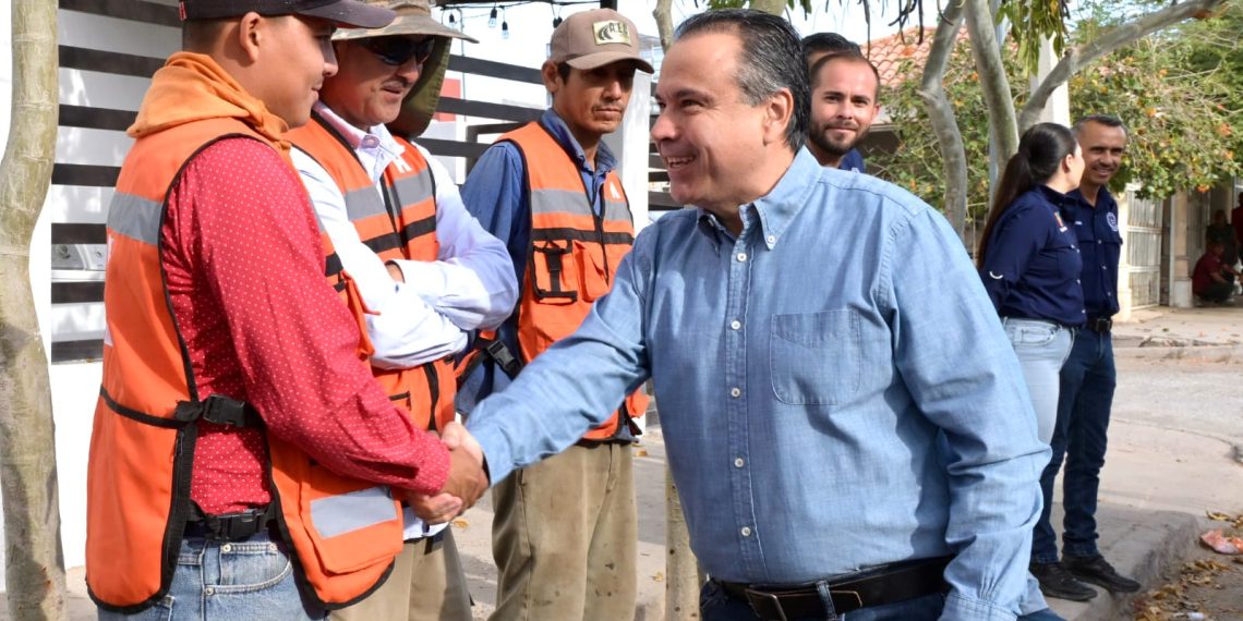 Beneficia Toño Astiazarán a vecinas y vecinos del norte con recarpeteo en calle Bernardo Reyes