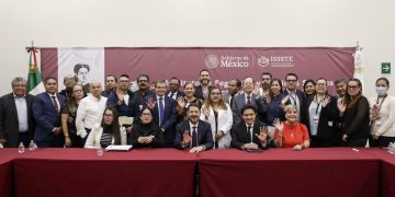 Martí Batres encabeza reunión con directoras y directores de hospitales del ISSSTE