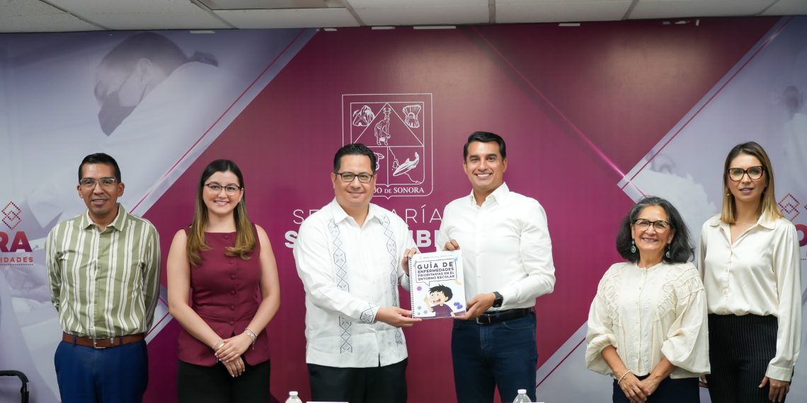 Entrega Salud Sonora Guía de Enfermedades Prioritarias en el Entorno Escolar a la Secretaría de Educación y Cultura