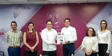 Entrega Salud Sonora Guía de Enfermedades Prioritarias en el Entorno Escolar a la Secretaría de Educación y Cultura