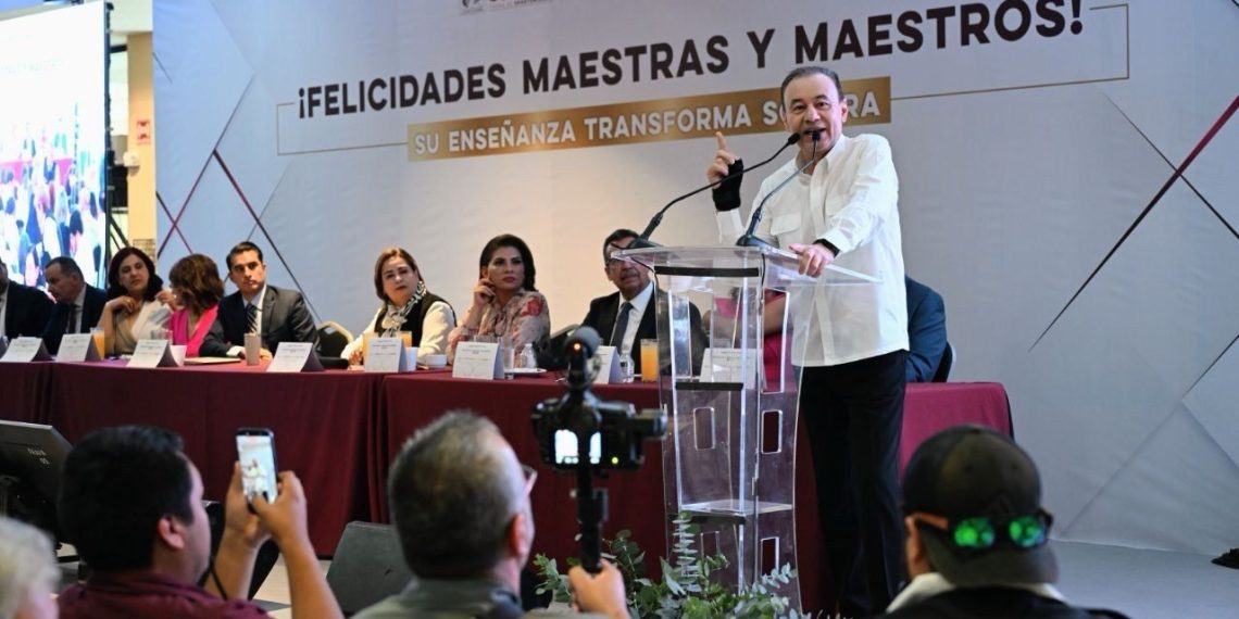 Gobernador Durazo reconoce vocación transformadora de las maestras y maestros en su día