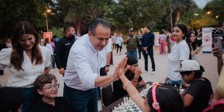 Ofrecen Toño Astiazarán y Patty Ruibal a niñas y niños diversión y experiencias formativas en el ChiquiFest 2026