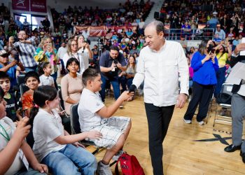 Avanza Sonora en educación: entrega Gobernador Durazo más de 4 mil becas a estudiantes de primaria