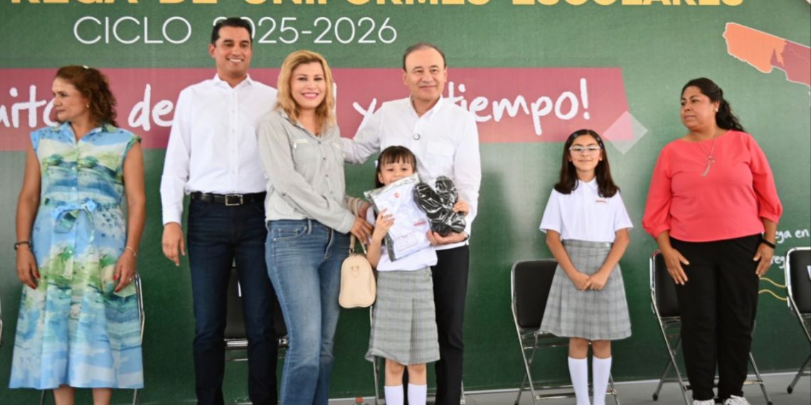 Arranca distribución de uniformes escolares gratuitos Sonora