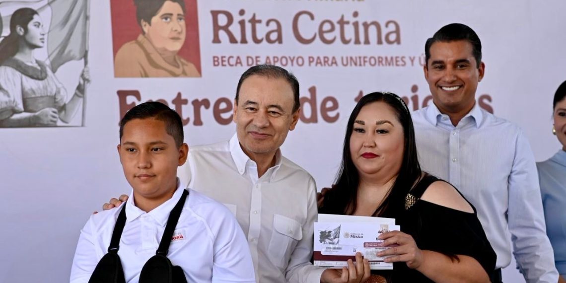 Arranca entrega de becas Rita Cetina para alumnas y alumnos de primarias públicas