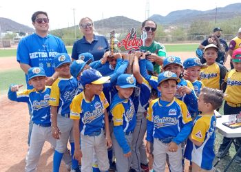 La liga Buhitos Unison  monarcas del Campeonato Estatal de béisbol en la categoría Iniciación 7-8 años al vencer a Navojoa