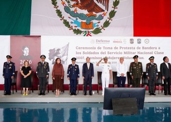 Gobernador Durazo encabeza toma de protesta de Bandera del Servicio Militar Nacional con llamado de defensa a la soberanía