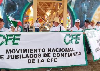 Jubilados de CFE continúan protestas en Hermosillo por reducción en pensiones tras reforma federal
