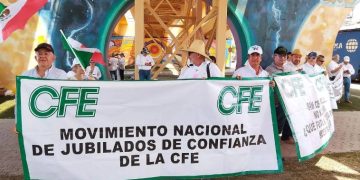 Jubilados de CFE continúan protestas en Hermosillo por reducción en pensiones tras reforma federal