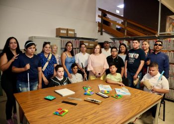 Recibe ISC equipo especializado para personas con discapacidad visual