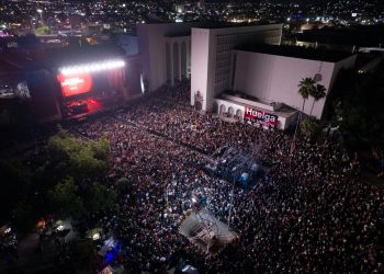 Conquista Carlos Rivera el Foro Rosales de las Fiestas del Pitic con 35 mil asistentes