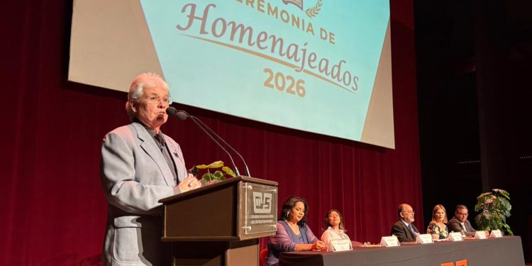 Gobierno de Sonora reconoce a personal docente de Cobach por 30, 25, 20 y 15 años de servicio