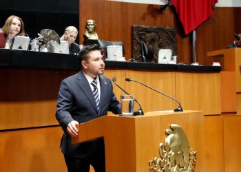 El senador Iván Jaimes ponderó que se propusiera a Lazzeri, de perfil financiero, como embajador ante EU y pidió explicar la estrategia