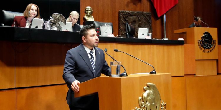 El senador Iván Jaimes ponderó que se propusiera a Lazzeri, de perfil financiero, como embajador ante EU y pidió explicar la estrategia