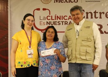 Bienestar entrega 23 tarjetas del Programa La Clínica Es Nuestra del ISSSTE en Sonora