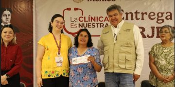 Bienestar entrega 23 tarjetas del Programa La Clínica Es Nuestra del ISSSTE en Sonora
