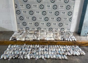 Investiga FGR el aseguramiento de 145 kilos y medio de metanfetamina localizada en empresa de paquetería.