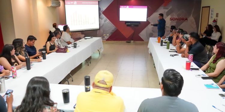 Capacitan a personal de Clínicas Móviles en temas prioritarios de salud colectiva