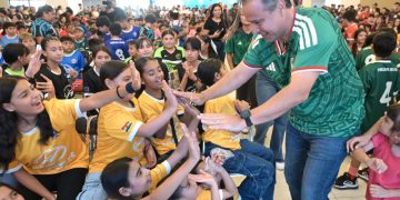 Inicia Toño Astiazarán la fiesta futbolera en Hermosillo con Mundialito H