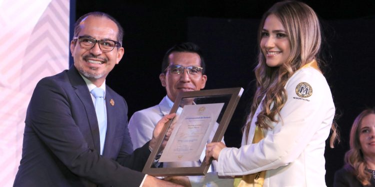 Egresa XXII Generación de Licenciados en Medicina de la Universidad de Sonora