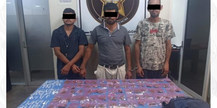 Detienen AMIC y DEFENSA a tres personas con narcótico en San Ignacio Río Muerto