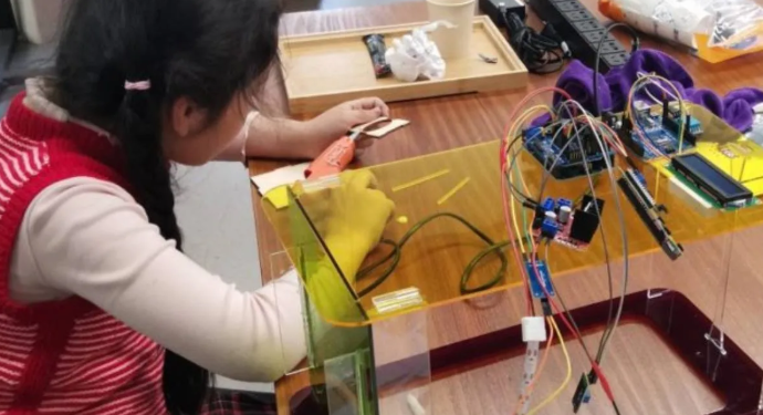 Ciencia, innovación y tecnología llegarán a Casas Hogares con talleres gratuitos para niñas y niños