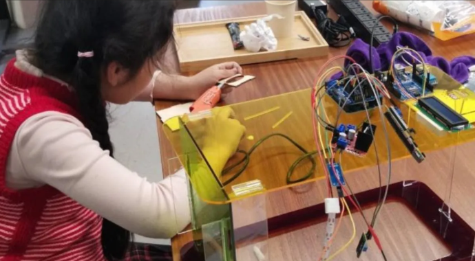 Ciencia, innovación y tecnología llegarán a Casas Hogares con talleres gratuitos para niñas y niños