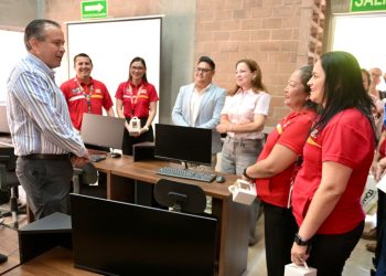Apoya Toño Astiazarán a personas adultas a través del programa Huellas Mayores