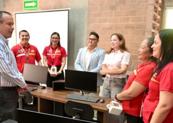 Apoya Toño Astiazarán a personas adultas a través del programa Huellas Mayores