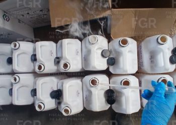 FGR investiga el aseguramiento de 200 litros de metanfetamina encontrada en empresa de paquetería