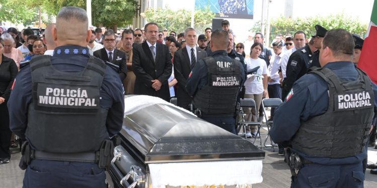 Rinde Gobierno Municipal homenaje póstumo al oficial Luis Fernando Molina Avilés