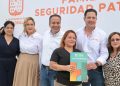 Beneficia Toño Astiazarán a 862 familias con títulos de propiedad