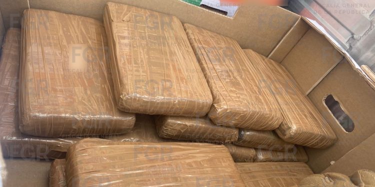 FGR obtiene sentencia de 10 años de prisión contra una persona por transportar 14 kilos de fentanilo
